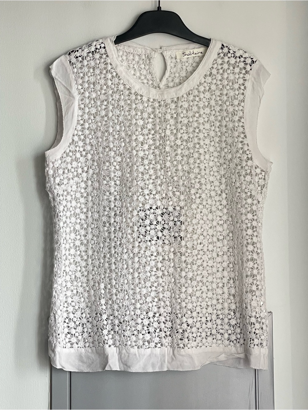 SOLITAIRE White Floral Crochet Sleeveless Top